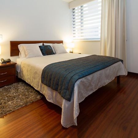 Suites Metropoli Edificio Torino Кито Екстериор снимка