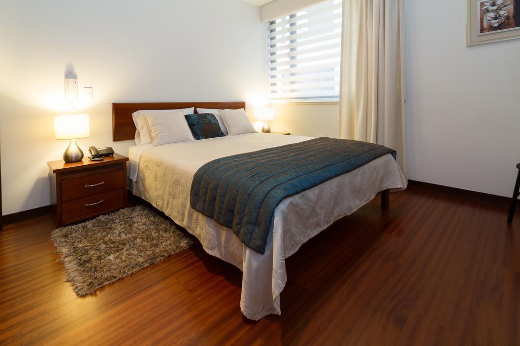 Suites Metropoli Edificio Torino Кито Екстериор снимка