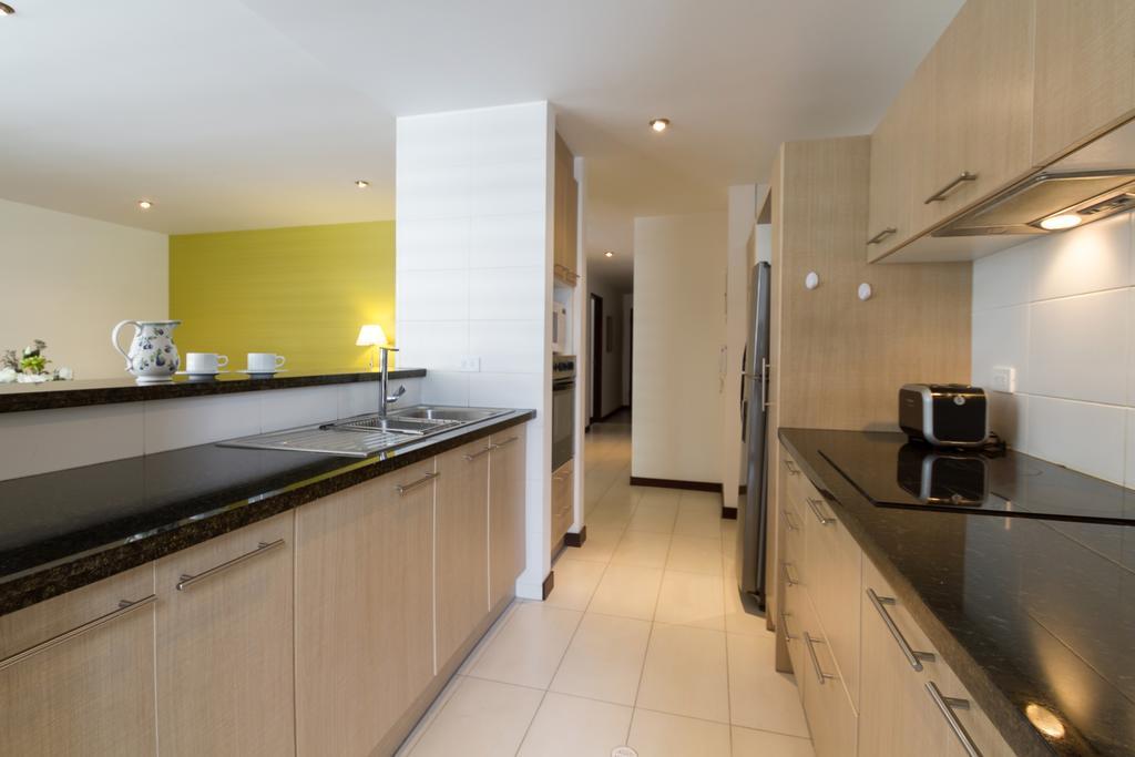 Suites Metropoli Edificio Torino Кито Екстериор снимка