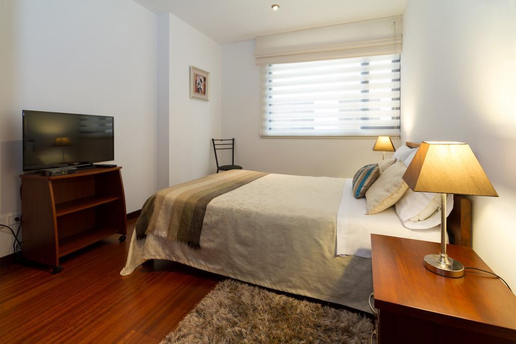 Suites Metropoli Edificio Torino Кито Екстериор снимка