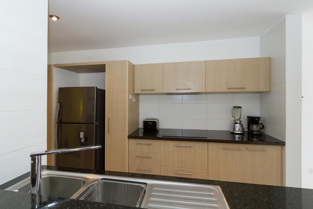 Suites Metropoli Edificio Torino Кито Екстериор снимка