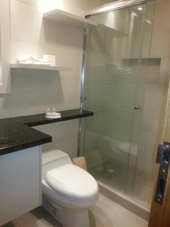 Suites Metropoli Edificio Torino Кито Екстериор снимка